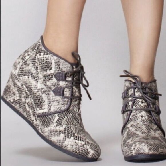 Toms Womens Kala Faux Snake Wedge Lace Up Booties Grey Leather 10014883-size 6W - Picture 1 of 13